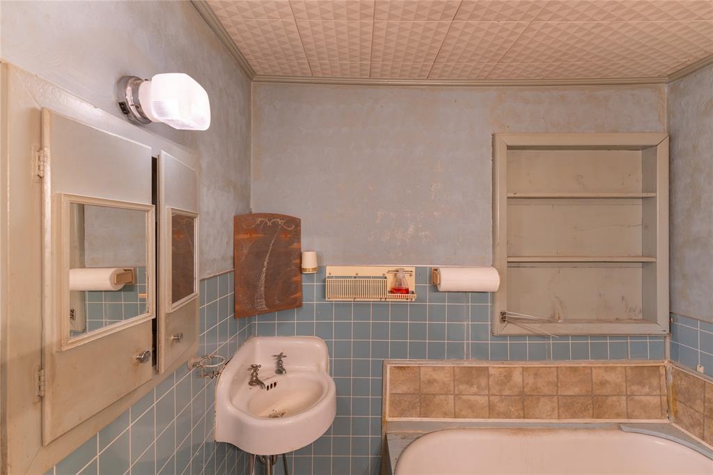 East End - Commercial Sale