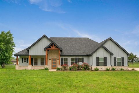 Photo of 800 County Road 4108, Greenville, TX 75401 (MLS # 21271130)