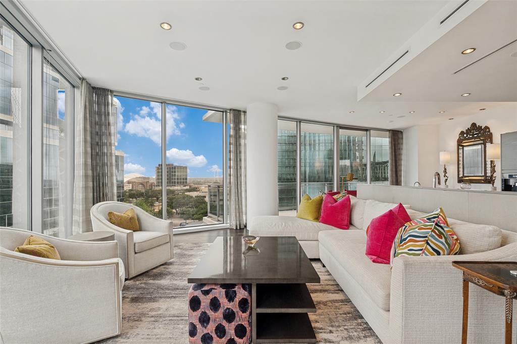 2900 Mckinnon Street 601