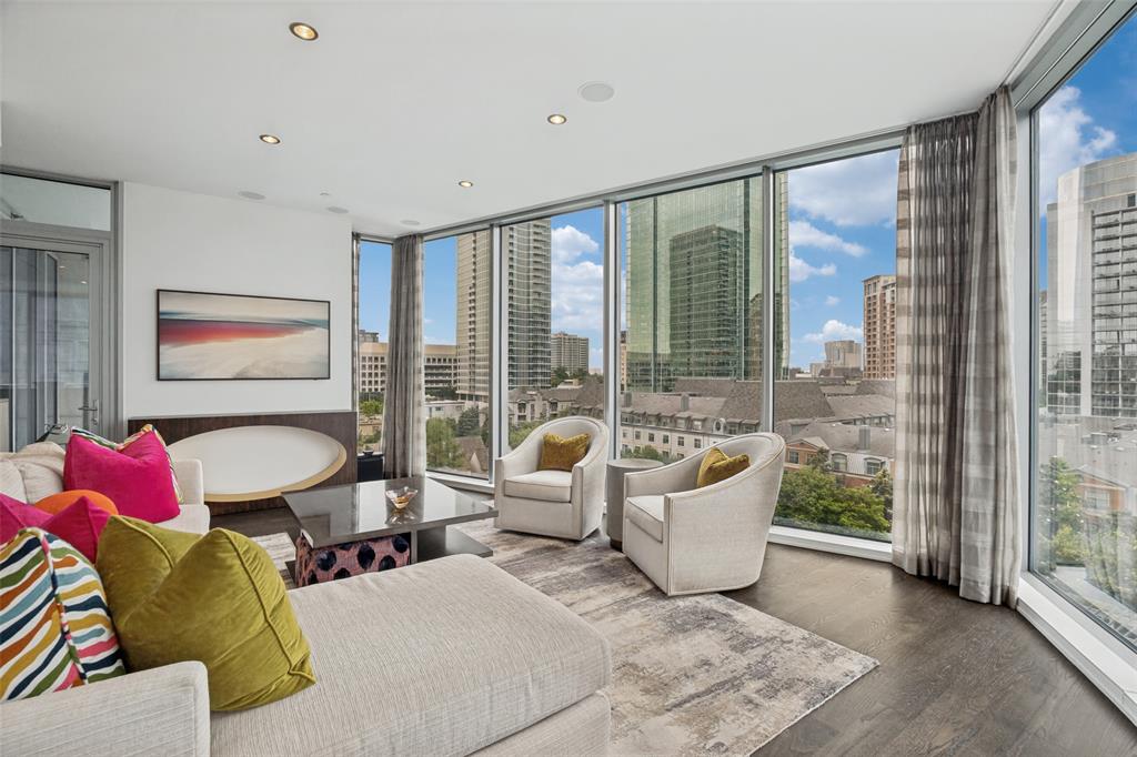 2900 Mckinnon Street 601