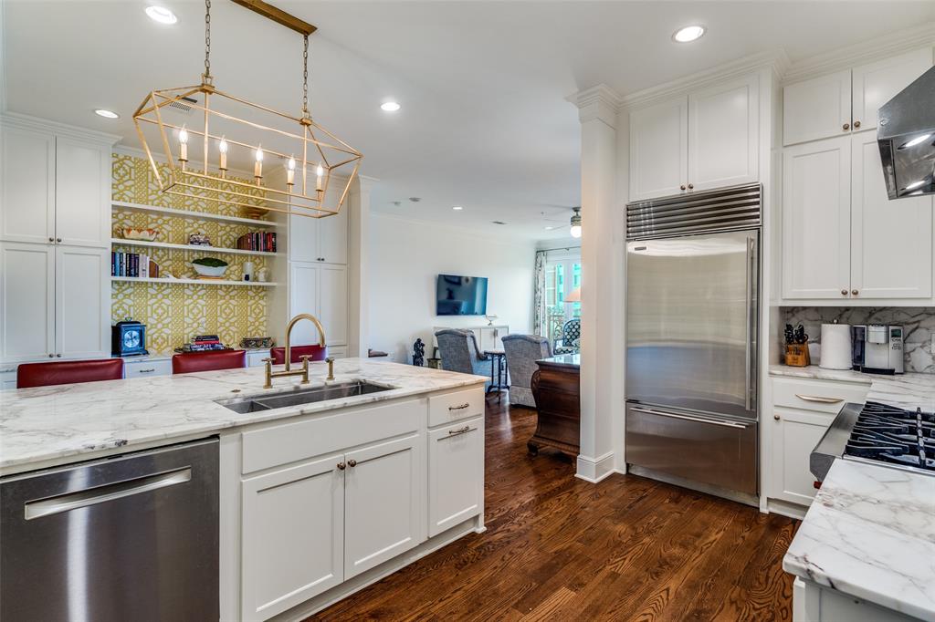 Park Highlander Condos - Residential