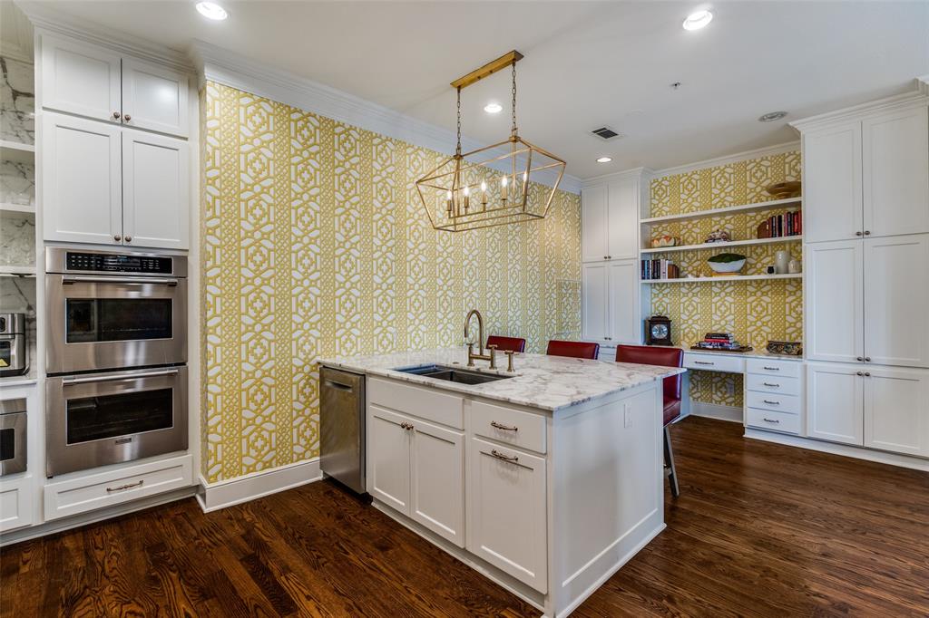 Park Highlander Condos - Residential