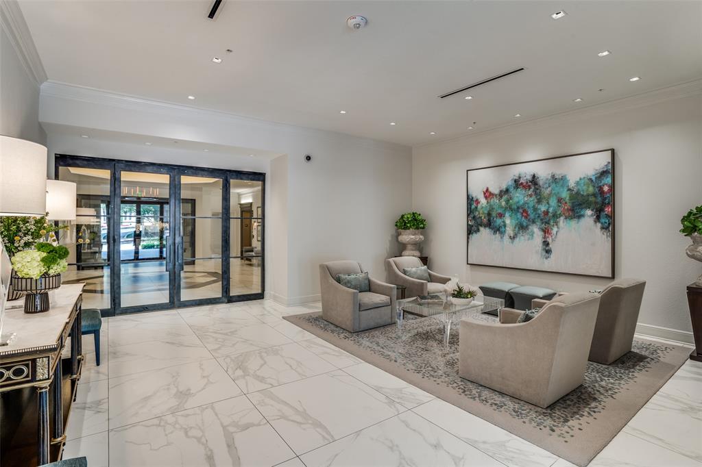 Park Highlander Condos - Residential