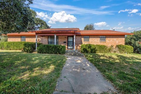 232 S Moseley Street De Leon TX 76444
