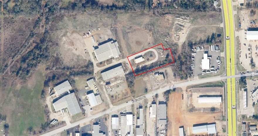 Covered Storage & Yard for Lease! 
Approximately 3K SF of covered storage with additional yard near the East Loop 323 and Erwin Street intersection. Perfect for outdoor storage or truck and trailer parking.