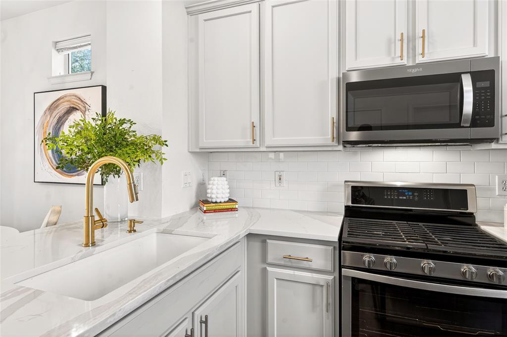 Kensington Court Condos Bldg 2 - Residential