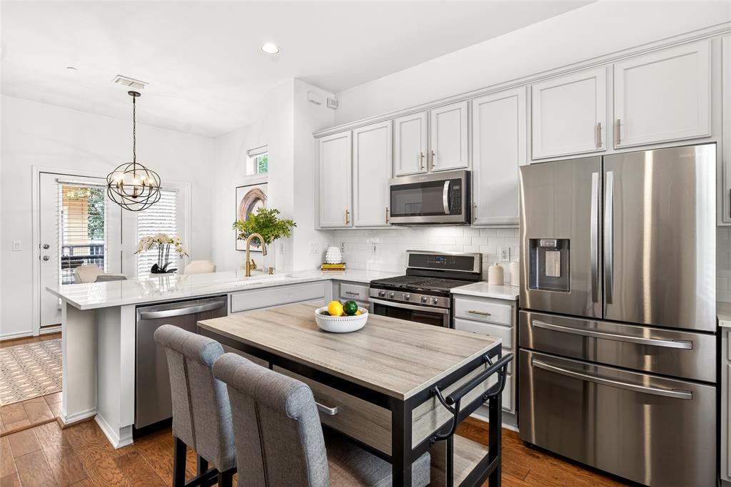 Kensington Court Condos Bldg 2 - Residential