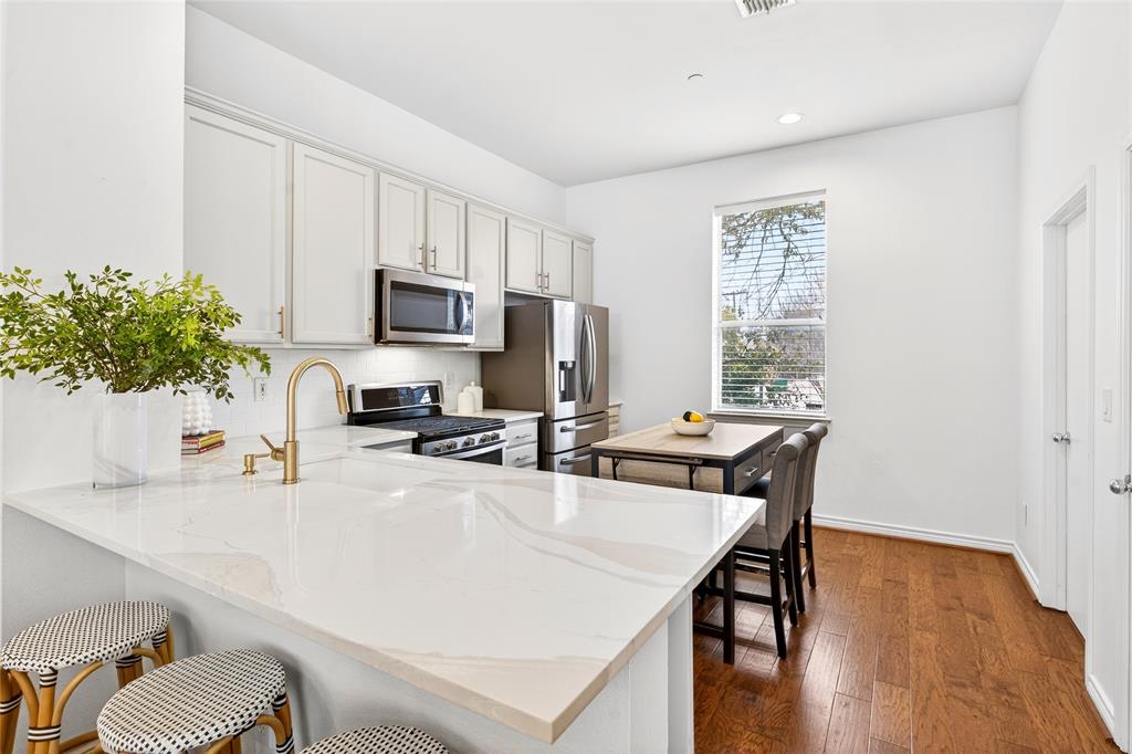 Kensington Court Condos Bldg 2 - Residential