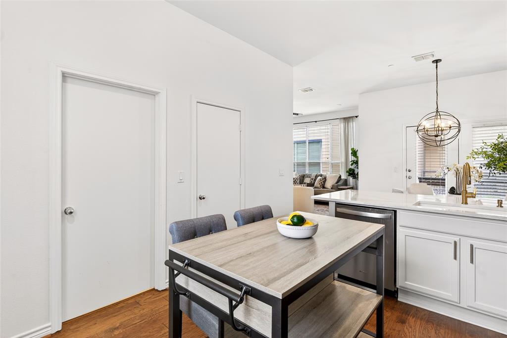 Kensington Court Condos Bldg 2 - Residential