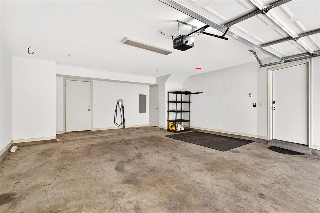 Kensington Court Condos Bldg 2 - Residential