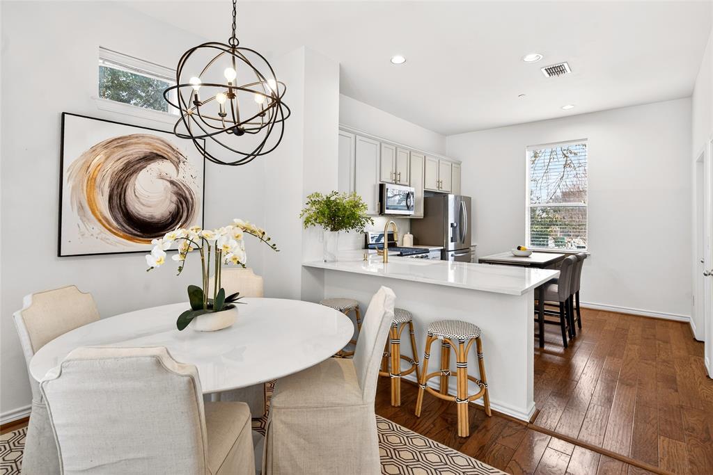 Kensington Court Condos Bldg 2 - Residential