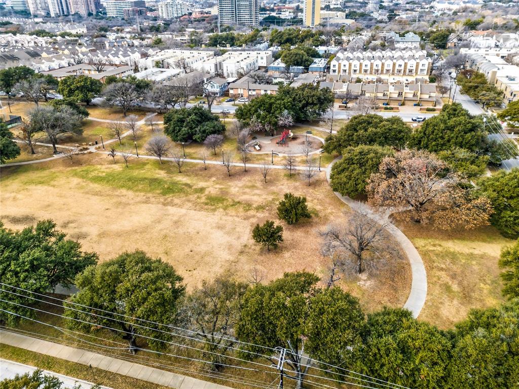 Kensington Court Condos Bldg 2 - Residential