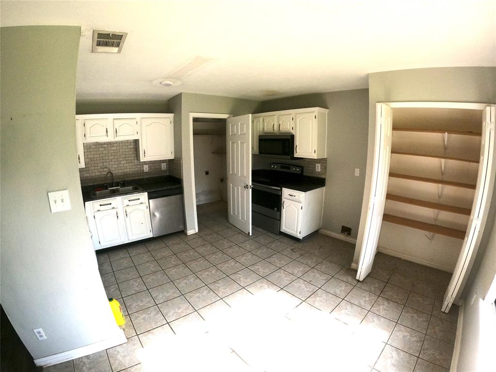 7301 Wayfarer Trail