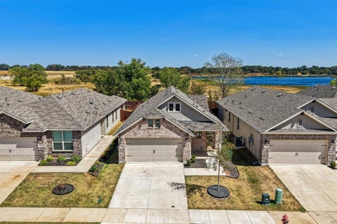 Photo of 925 King Street, Aubrey, TX 76227 (MLS # 21386045)