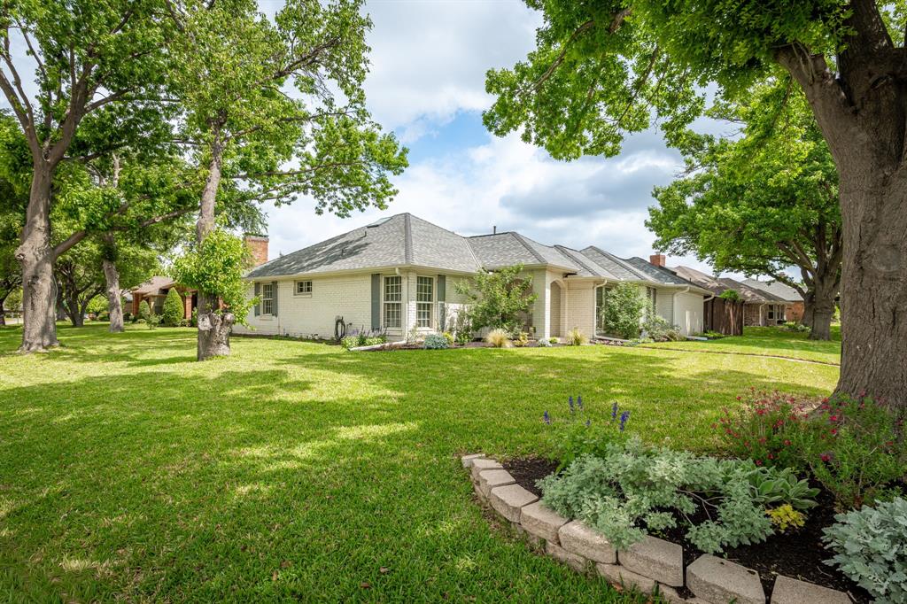 3809 Kelly Boulevard
