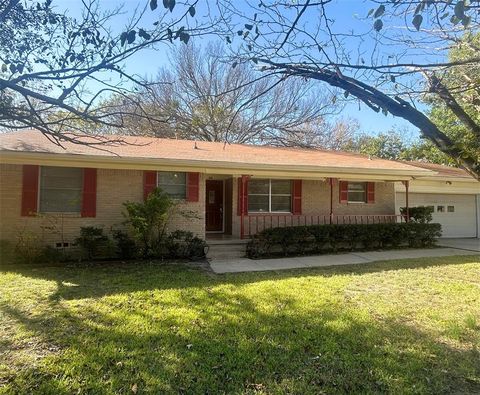 Photo of 2609 Washington Street, Commerce, TX 75428 (MLS # 21239167)