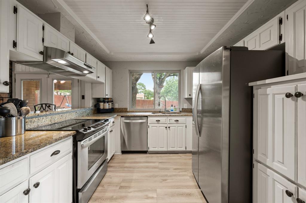 3220 Meadow Wood Lane