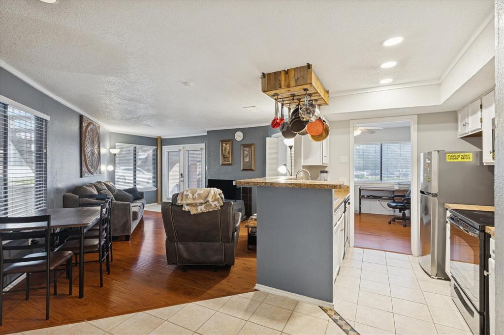 Arlington Oaks Condo - Residential