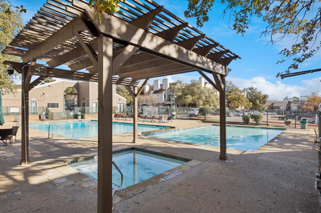 Arlington Oaks Condo - Residential