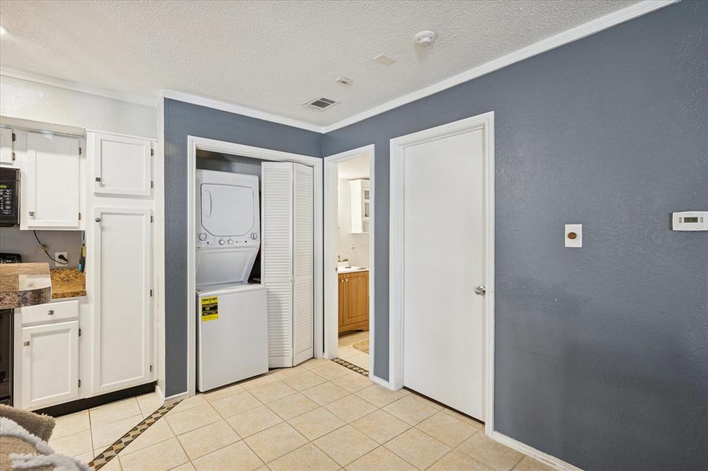 Arlington Oaks Condo - Residential