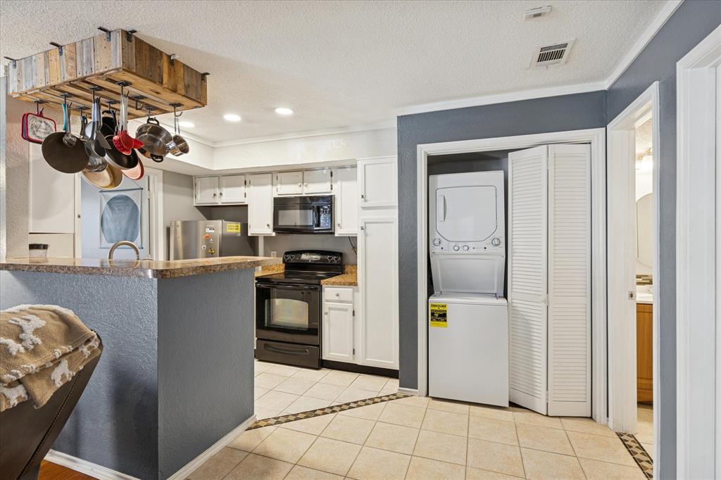 Arlington Oaks Condo - Residential