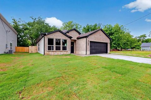 Photo of 415 Martin Luther King Jr Street, Sulphur Springs, TX 75482 (MLS # 21261346)