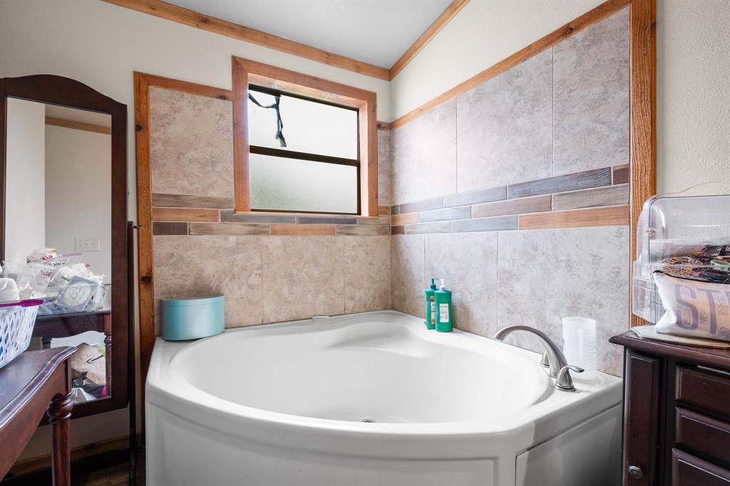 Joshua, Texas 76058, United States, 4 Bedrooms Bedrooms, ,3 BathroomsBathrooms,Residential,Active,191369