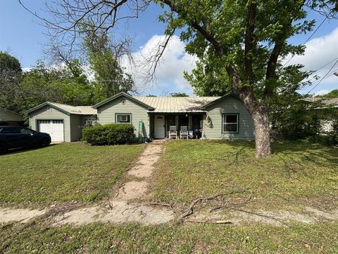 318 N Dale Avenue Stephenville TX 76401