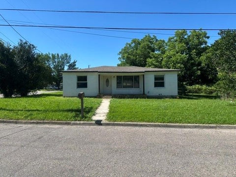 Photo of 600 Abney Street, Whitesboro, TX 76273 (MLS # 21301270)