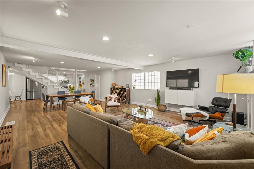 4231 Travis Street 29