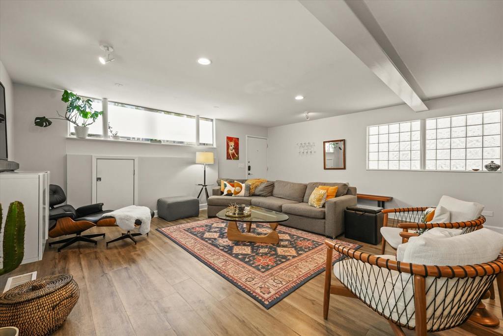 4231 Travis Street 29