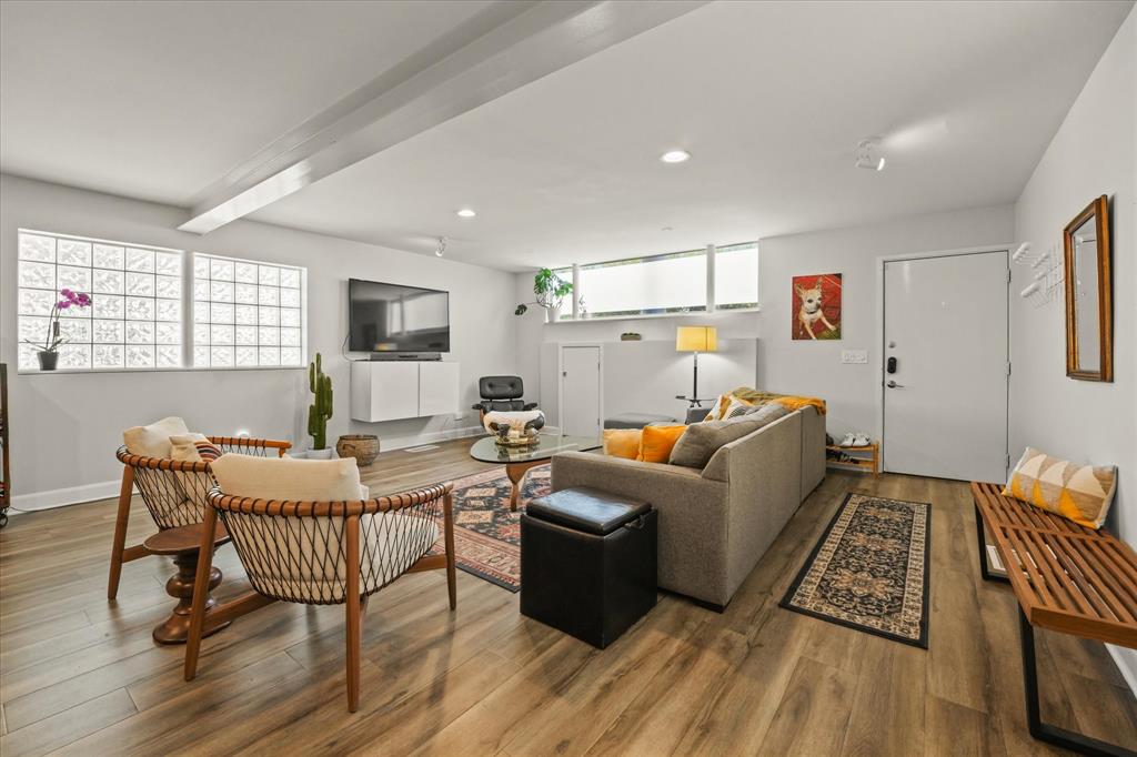 4231 Travis Street 29