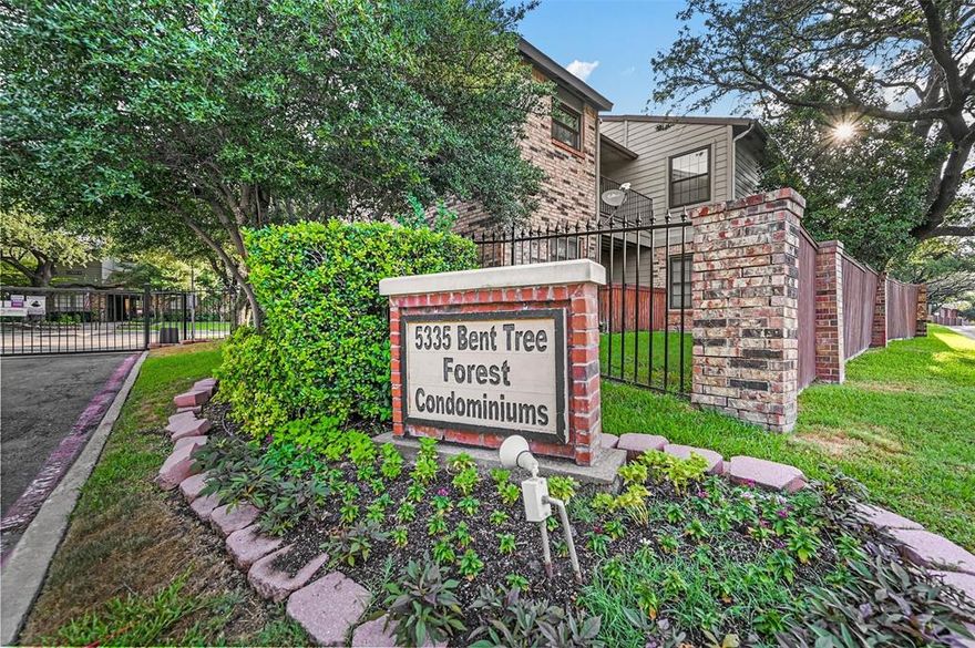 Move- in ready Cute one Bedroom Condo on the 2nd floor in a desirable gated community! Minutes away from restaurants, shopping centers, entertainment centers & major highways. HOA dues include water and sewer costs, yard maintenance. Covered parking. AC unit changed 2 years ago, Brand new roof (August 2024). Safe community with community pool and clubhouse.
