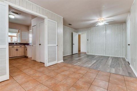 Tiny photo for 2805 Barrington Place, Arlington, TX 76014 (MLS # 21199900)