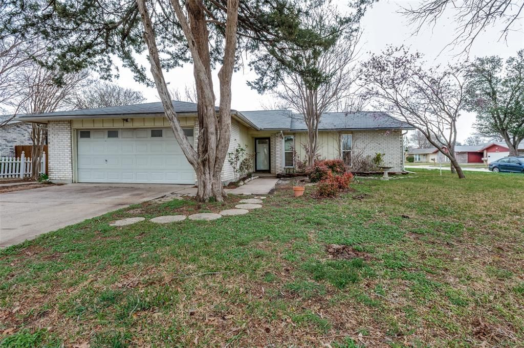 Photo of 2805 Barrington Place, Arlington, TX 76014 (MLS # 21199900)