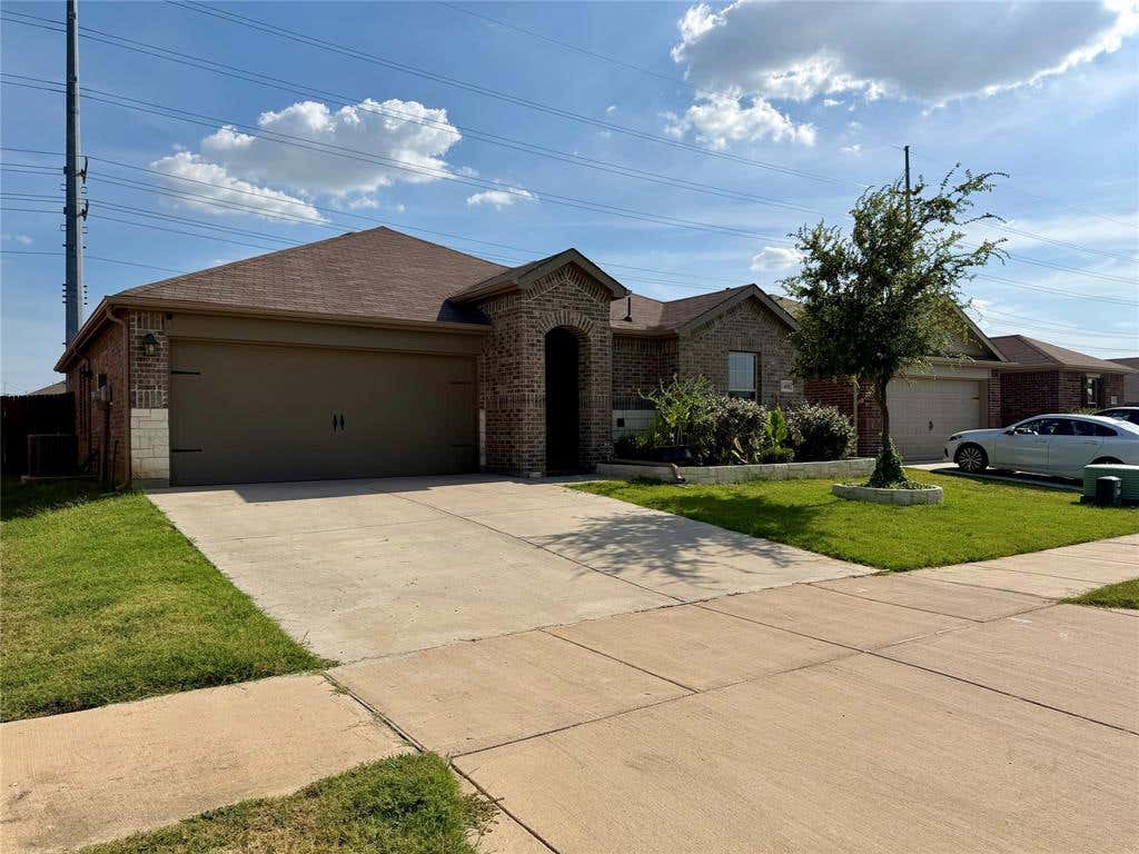 Photo of 1408 Skyline Drive, Denton, TX 76207 (MLS # 21350440)
