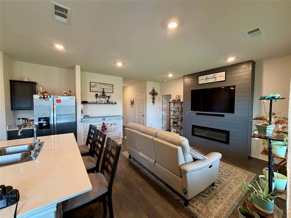 Photo of 1408 Skyline Drive, Denton, TX 76207 (MLS # 21350440)