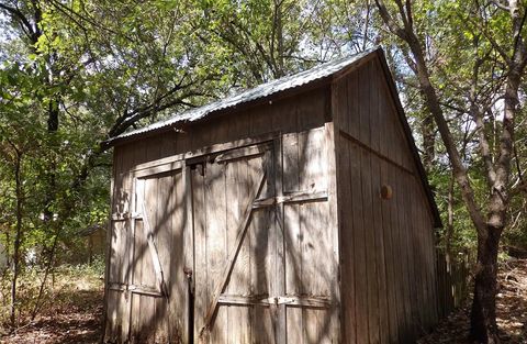 A home in Talco