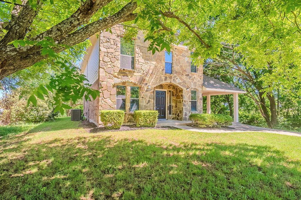 315 Lakeside Drive