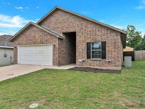 Photo of 2107 Hemphill Street, Greenville, TX 75401 (MLS # 21281786)