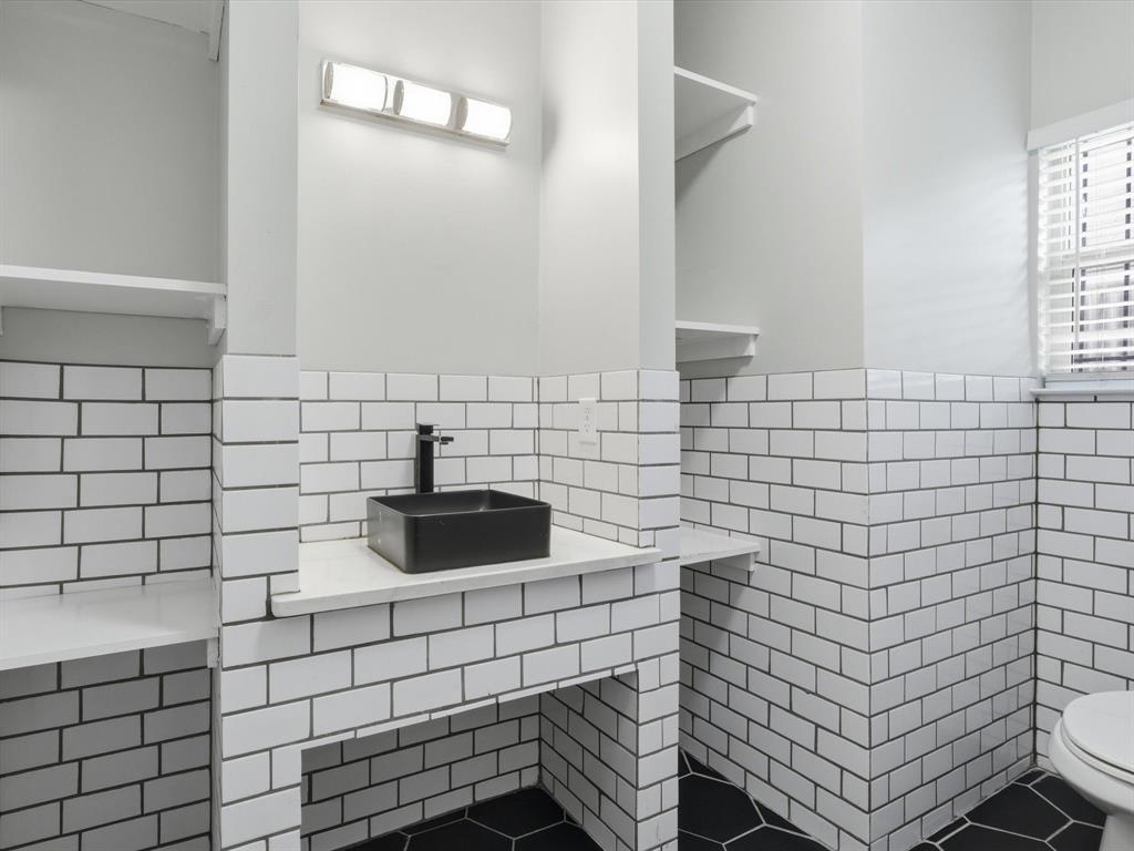 KAHN E M & CO EMP LOAN & SAV A - Residential