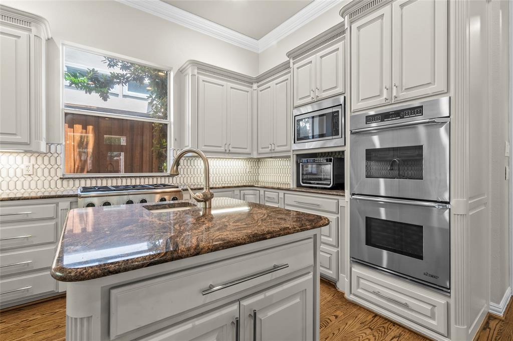 Kings Court Of Willow Bend - Residential