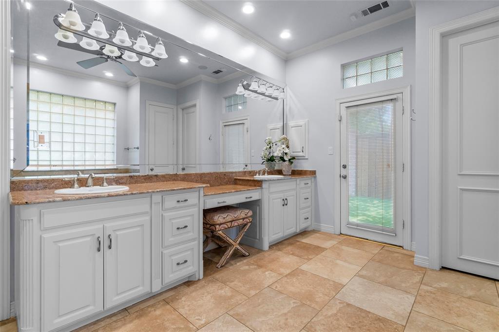 Kings Court Of Willow Bend - Residential