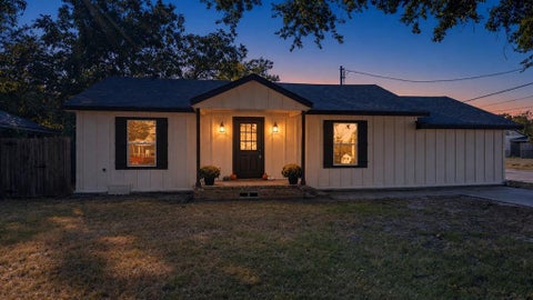Photo of 1047 Davis Street N, Sulphur Springs, TX 75482 (MLS # 21391955)