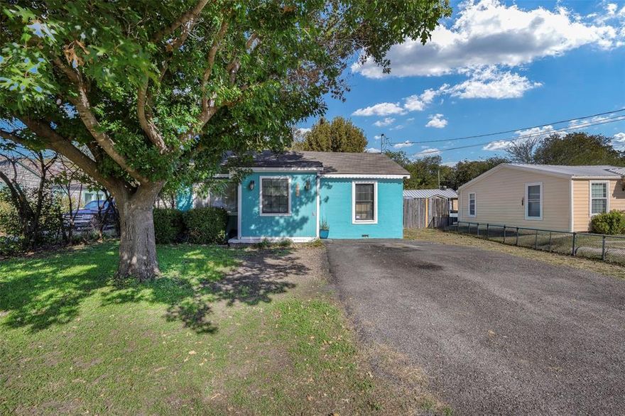 Beautifully updated 3-bedroom, 1-bath home featuring hardwood floors, a remodeled kitchen with stainless steel appliances and gas cooktop. The bathroom has also been modernized. Enjoy the large backyard with a cozy porch — perfect for relaxing or entertaining. Move-in ready with stylish finishes throughout!