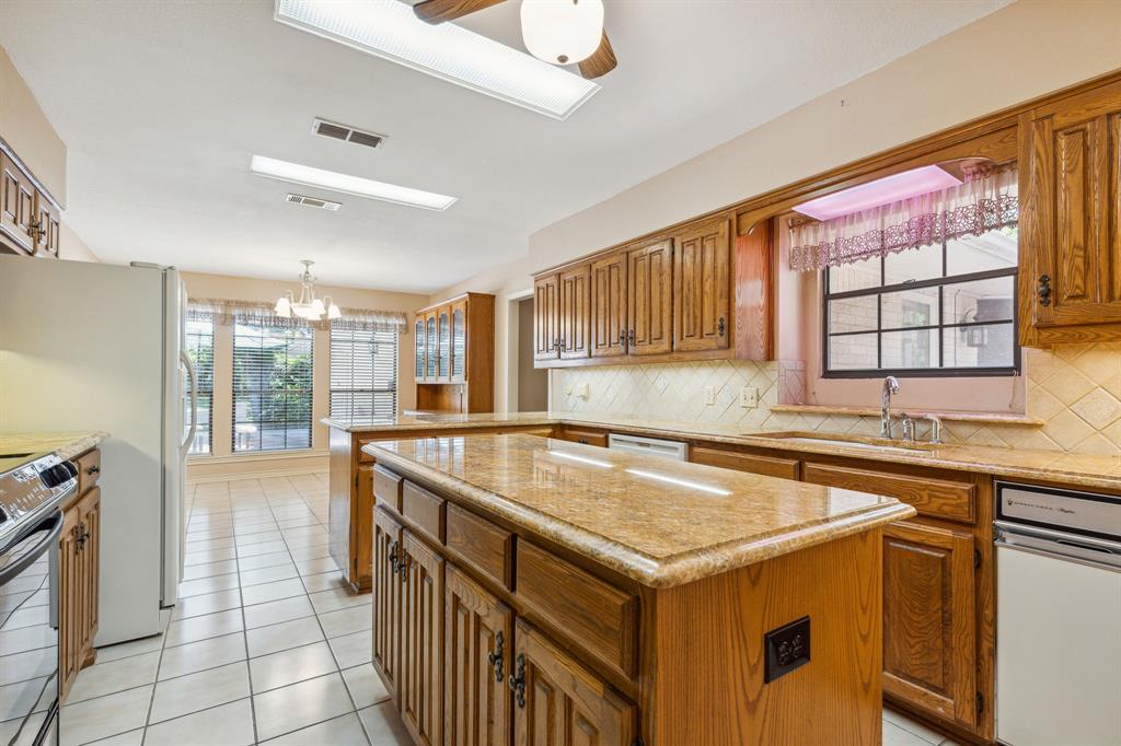 Whispering Oaks Kenn - Residential