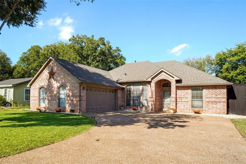 Photo for 219 E Vine Street, Keller, TX 76248 (MLS # 21098848)
