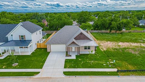 2208 Salina Circle Granbury TX 76048
