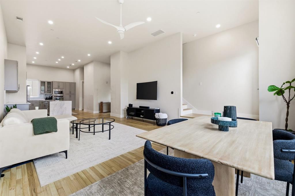 3816 ROSELAND CONDOMINIUM - Residential