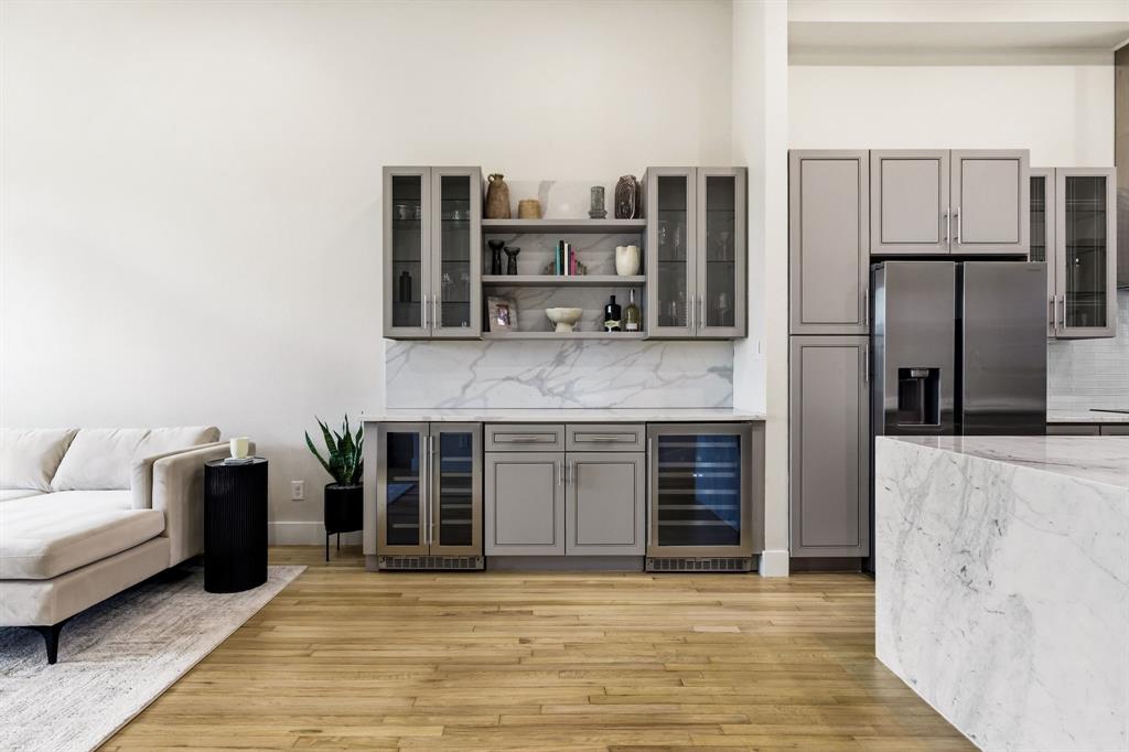 3816 ROSELAND CONDOMINIUM - Residential